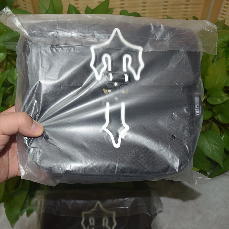 ポースター-男性と女性のための豪華なデザイナーショルダーバッグ,高品質の黒の反射ショルダーバッグ