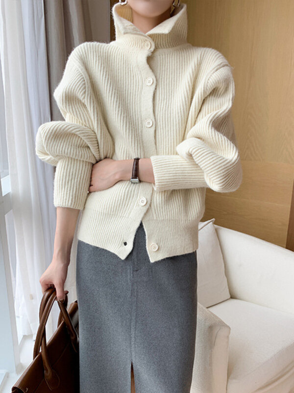 Przycięty sweter z golfem zagęścić i ciepły luźny, dzianinowy sweter koreański Fashion Vintage guzik latarnia rękaw biały sweter