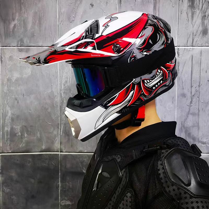 Nuovo casco da moto fuoristrada da uomo e da donna casco da fuoristrada a tutto tondo personalità casco quattro stagioni net red