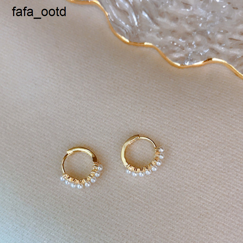 Orecchini di perle semplici e piccoli 2022 nuovi orecchini di moda temperamento squisito orecchini atmosferici avanzati orecchini femminili