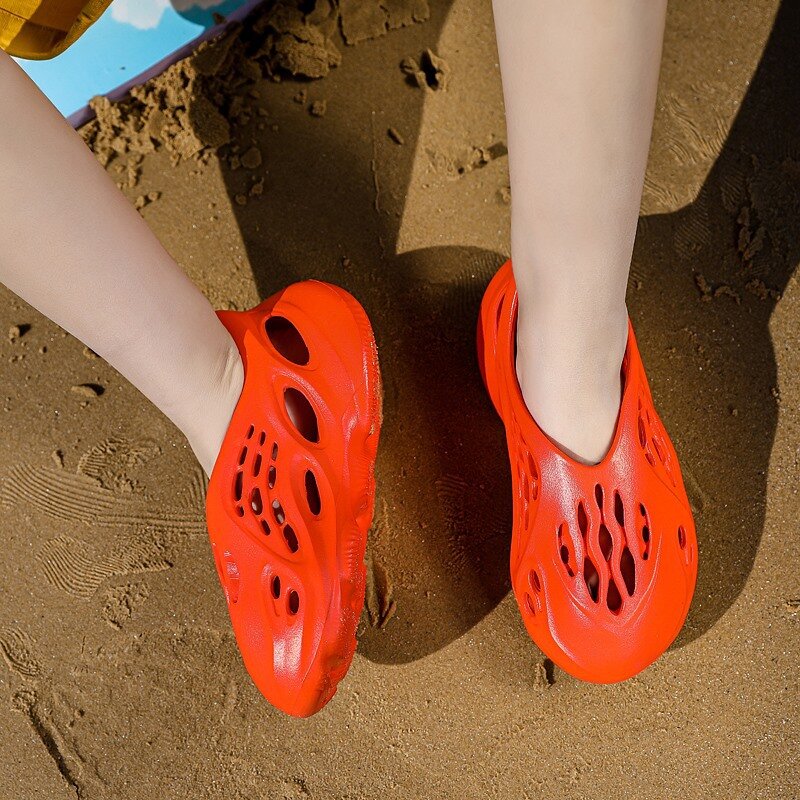 Kanye Yzy sandały dziecięce i dorosłe pantofelki Unisex dziurki letnie sandały plażowe uczucie wchodzenia na gówno bardzo wygodne