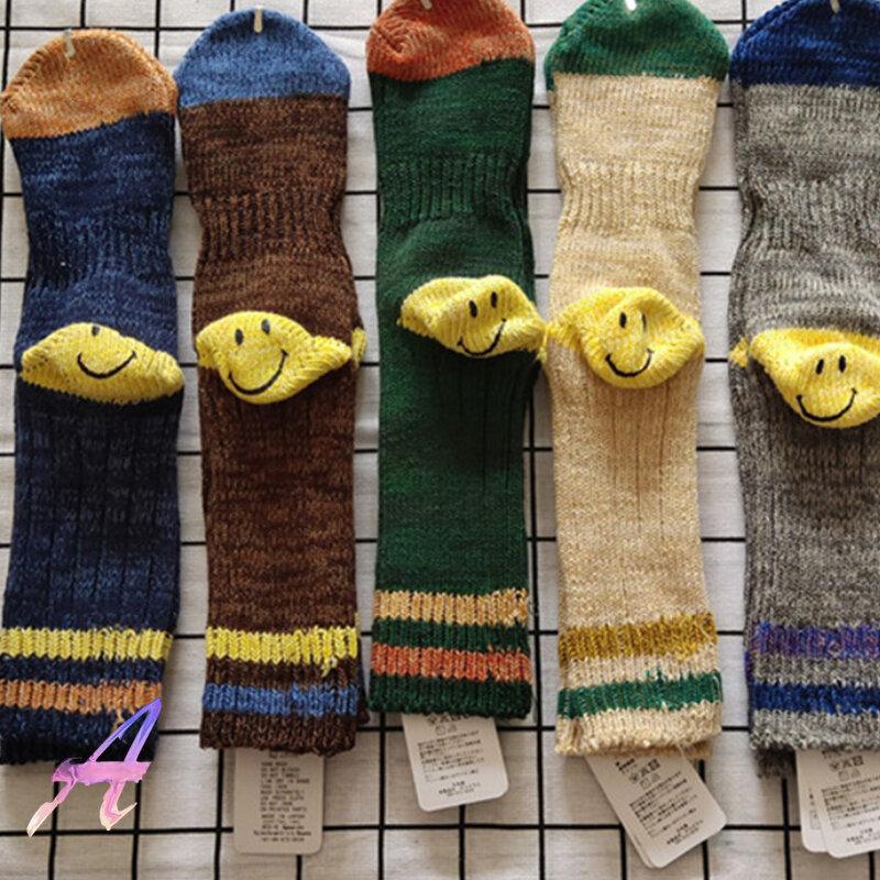 KAPITAL-calcetines de punto con cara sonriente para hombre y mujer, medias de tubo medio, a la moda