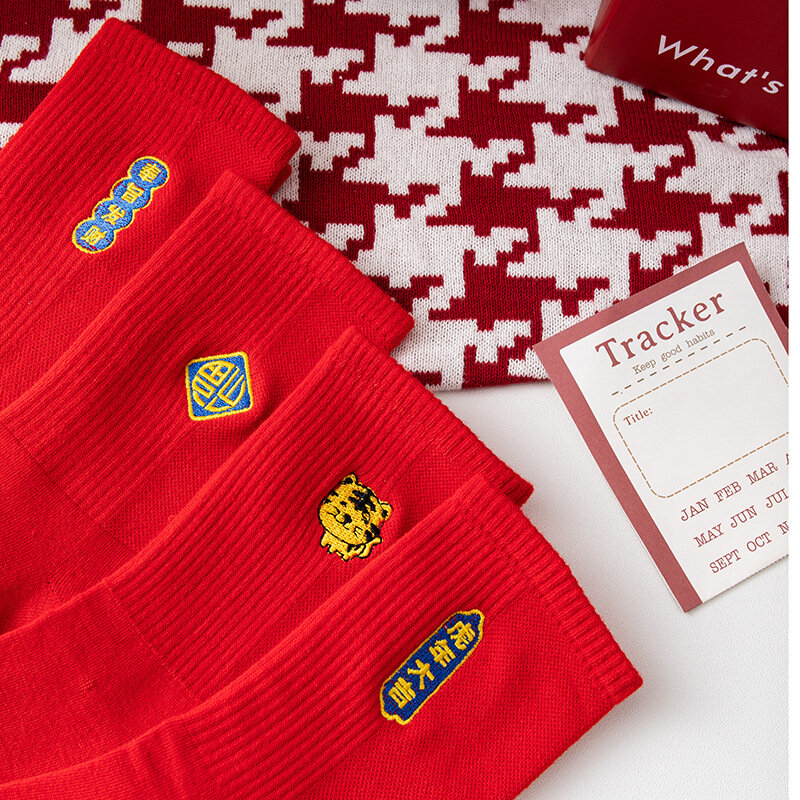 4 paia di calzini da uomo rossi 2022 tigre ricami stampati coppie Unisex calzini di capodanno confezione regalo calzino da donna Casual festivo cartone animato