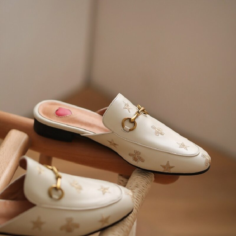 Sommer 2022 neue platz und flache abgerundete bestickte sandalen Slipper Damen Mode sandalen