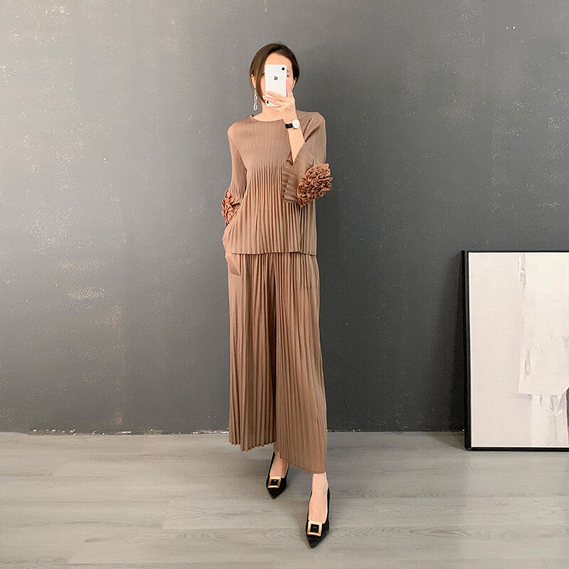 Autumn/winter 2022 pleated high-end temperament fashion set bubble sleeve round neck top+wide leg pleated pants two-piece set