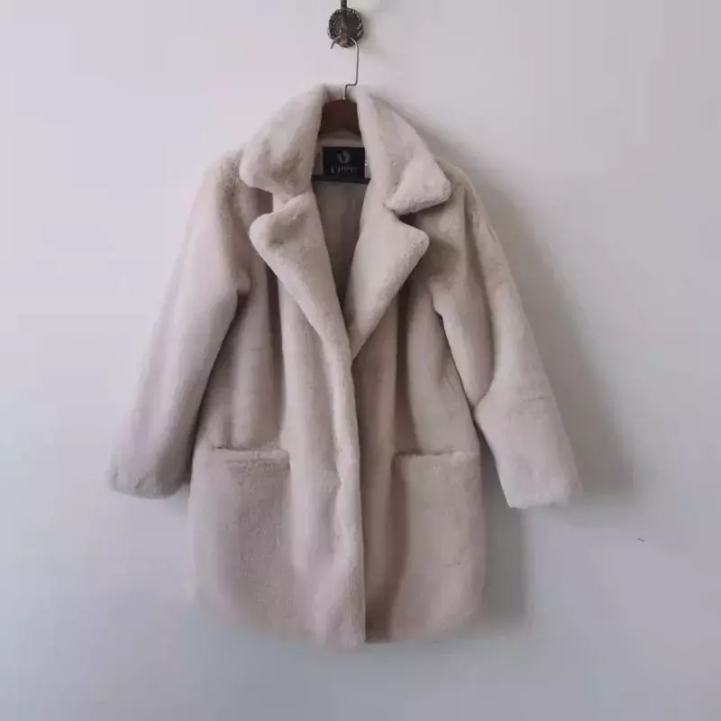 女性のための暖かくて厚いニットの冬の毛皮のコート,折りたたまれた襟付きの長い女性のコート,新しいコレクション2023