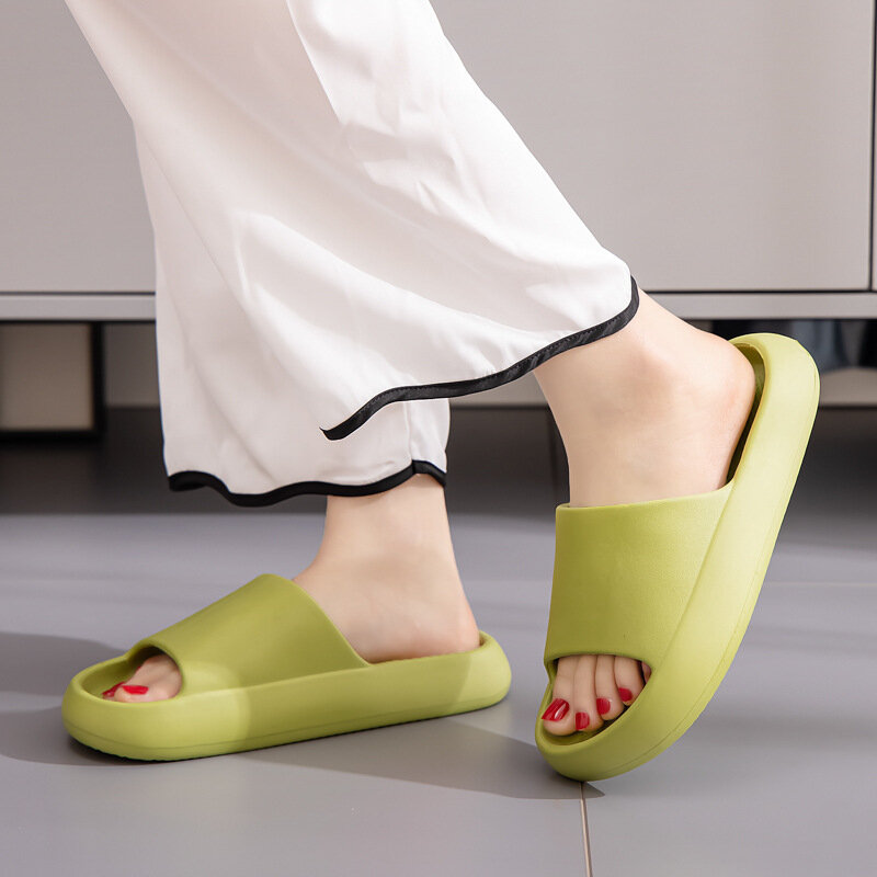 Zapatillas supersuaves de verano para hombre y mujer, sandalias de pareja de fondo grueso para interiores y exteriores, zapatillas de baño para el hogar, 2022