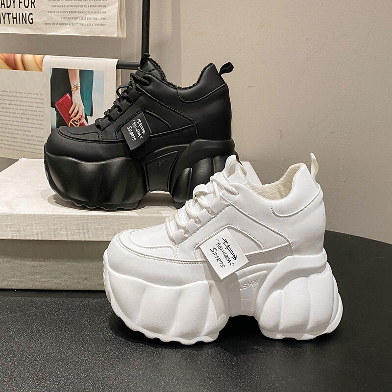Zapatillas gruesas de cuña para mujer, zapatos informales vulcanizados de cuero con plataforma alta, color blanco y negro, Primavera, 2023