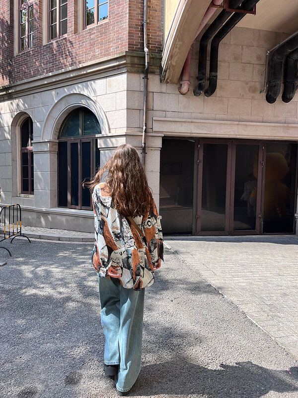 Camisa holgada de manga larga con cuello vuelto para mujer, blusa de diseño de recorte Irregular con estampado Vintage para otoño e invierno, novedad de 2022