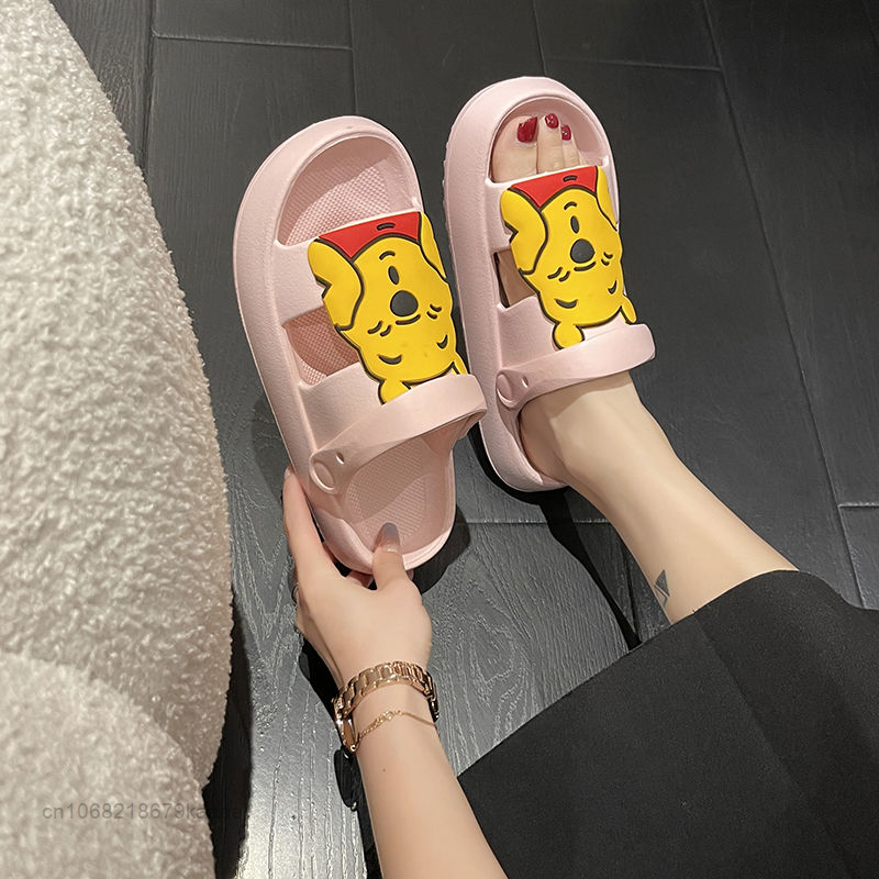 Disney nowe kapcie Cartoon puchatek niedźwiedź śliczne płaskie buty damskie lato wyjściowy modny miękkie rzymskie sandały Y2k koreańskie kapcie plażowe