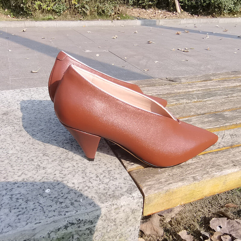 Bombas femininas quentes sapatos de couro genuíno mais tamanho 22-26.5cm couro superior completo bombas femininas cor caramelo moda all-match