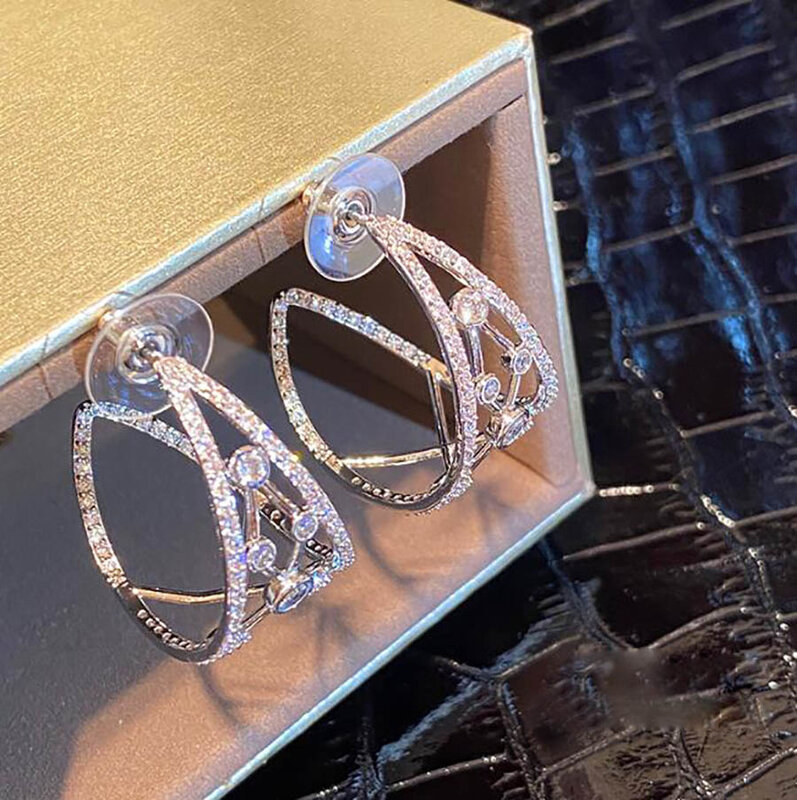 Luxury high-end white C-shaped curved hollow X-line earrings for women diamond retro elegant classic geometry ear jewelry