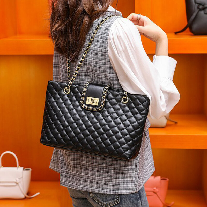 Shoulder bag rhombus chain handbag all-match girl diagonal bag  shopping bag mobile phone bag sandwich zipper bag