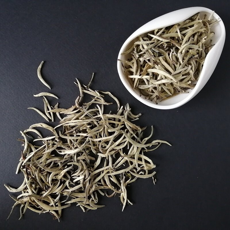 Chá branco "беловорсистые blades" por Bai Jian, 50 gramas