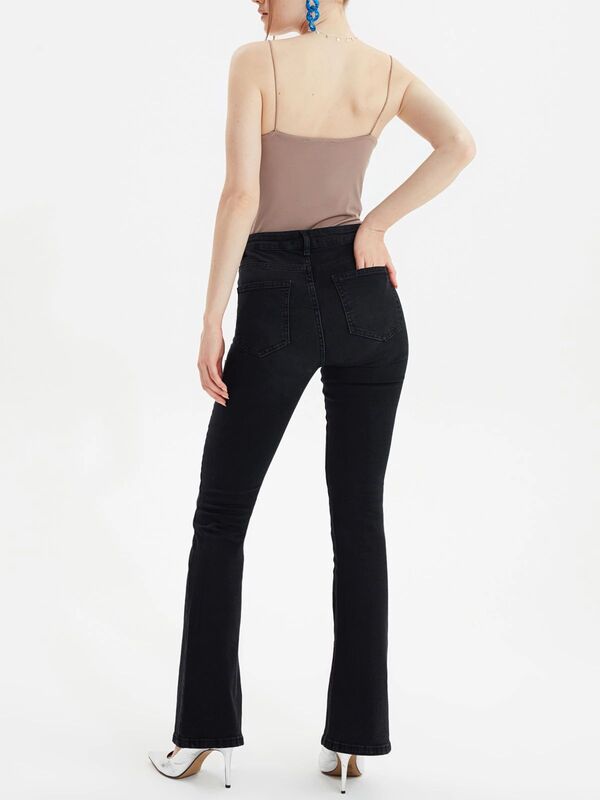 Celana Jeans Trendyol Jeans Flare Pinggang Tinggi Celah Y2K Fashion Wanita 2022 TWOAW21JE0025