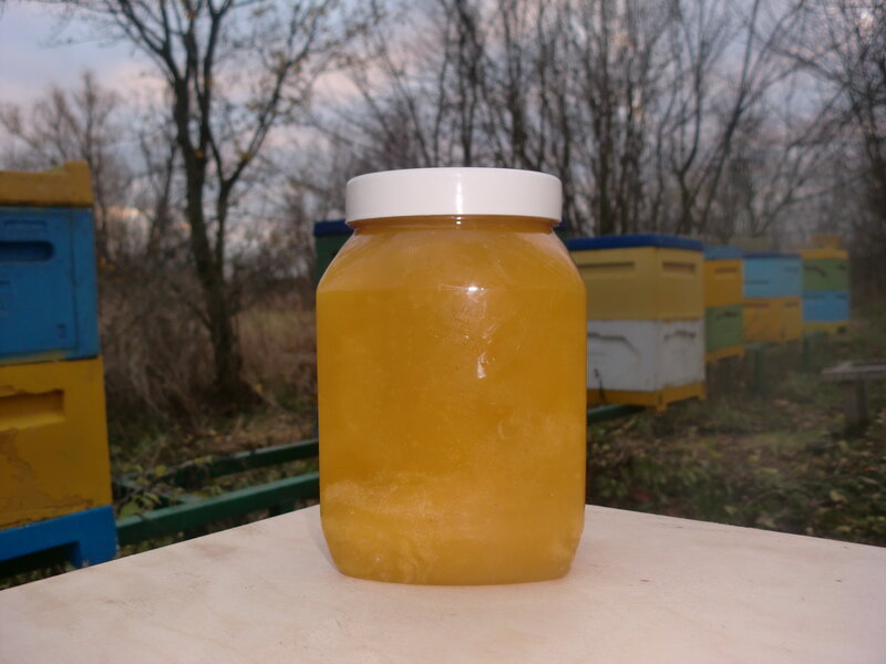 天然ライム蜂蜜から村の1リットル (1.5キロ)。