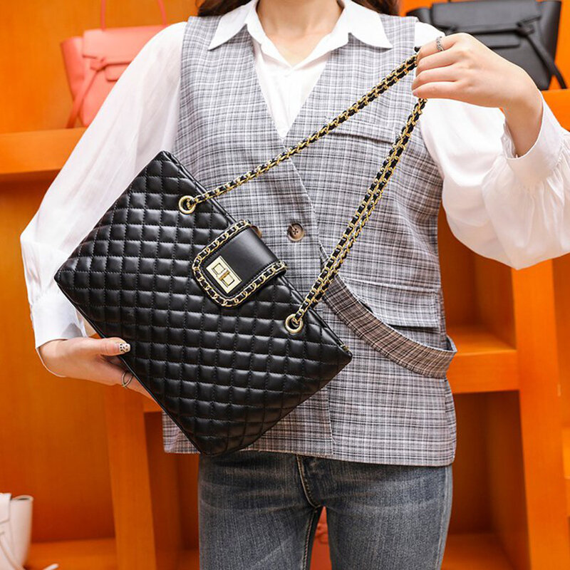 Shoulder bag rhombus chain handbag all-match girl diagonal bag  shopping bag mobile phone bag sandwich zipper bag