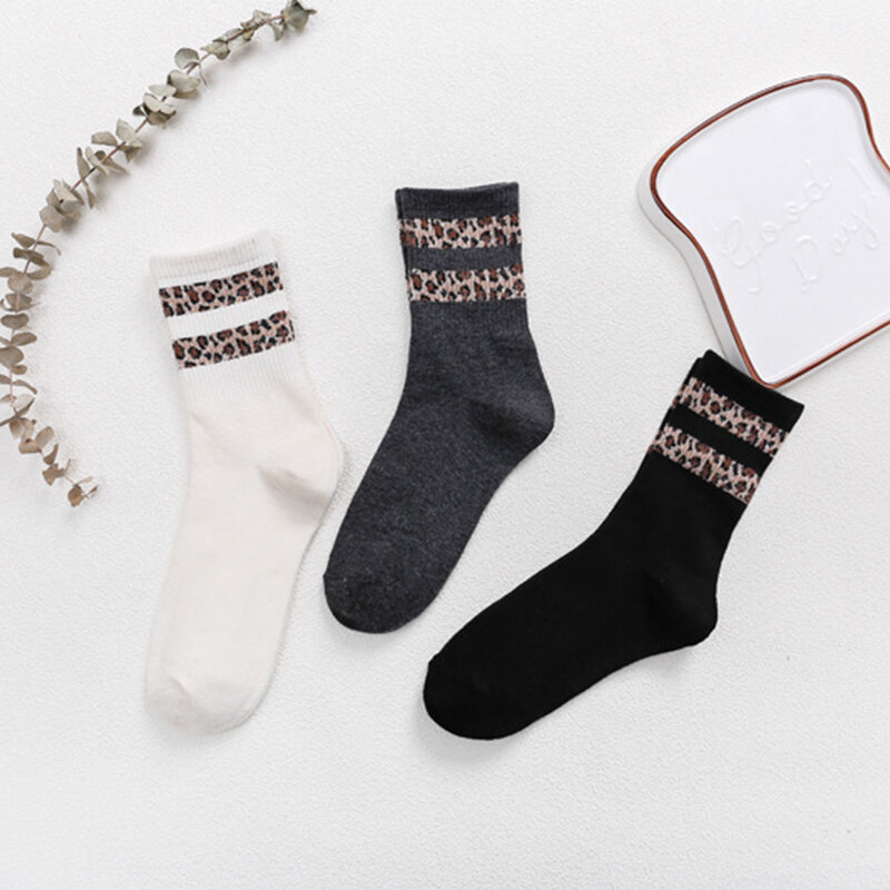Calcetines de algodón con estampado de leopardo para mujer, medias cálidas de estilo Harajuku, informales y cómodas, a la moda, para invierno