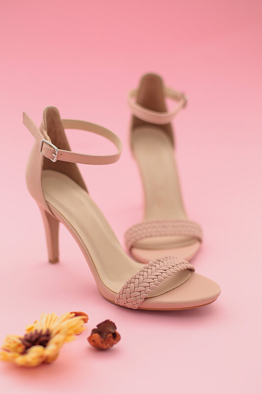 Sandales à bande unique tressées roses pour femmes