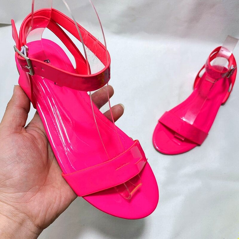 2020 Women Patent Leather Sandals Luxury Designer Summer Flat Sole Beach Buckle Sandals Fluorescence Color Casual Shoes